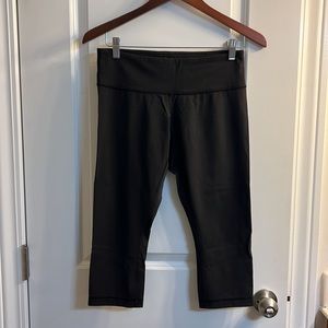 Like new - lululemon crop leggings